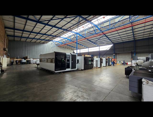 2,170M² WAREHOUSE TO LET IN SPARTAN